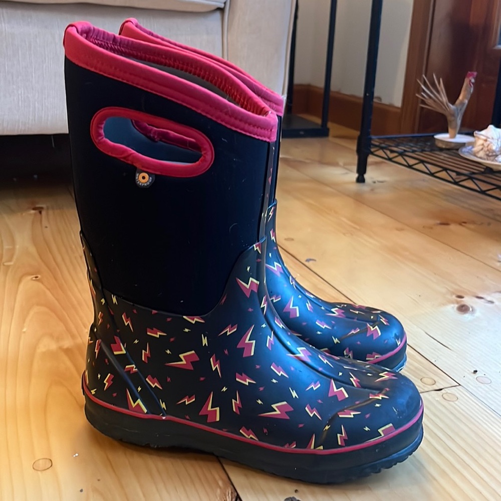 BOGS kids size 4 kids!!!